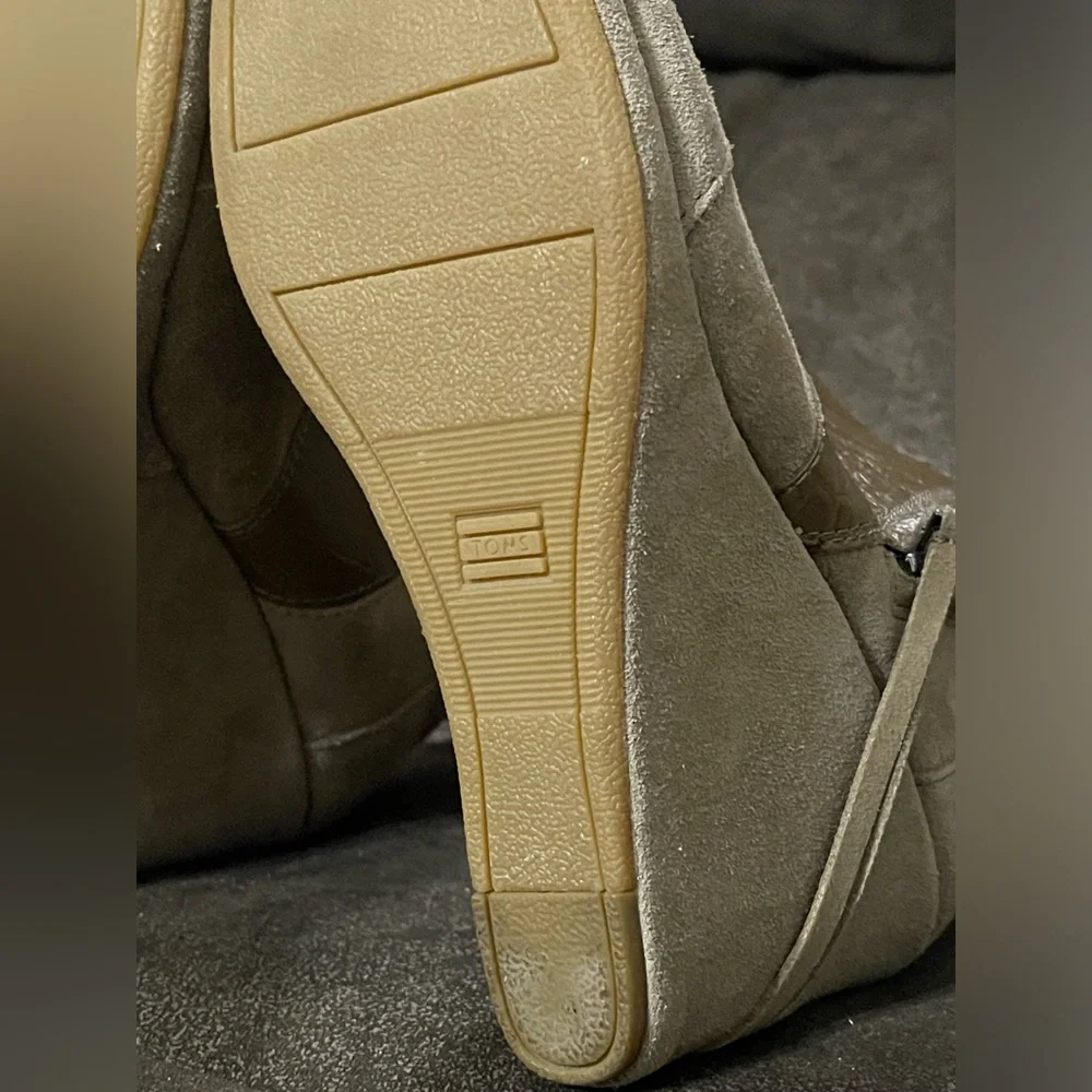 Toms Suede Wedge Ankle Boots in Tan and Cream